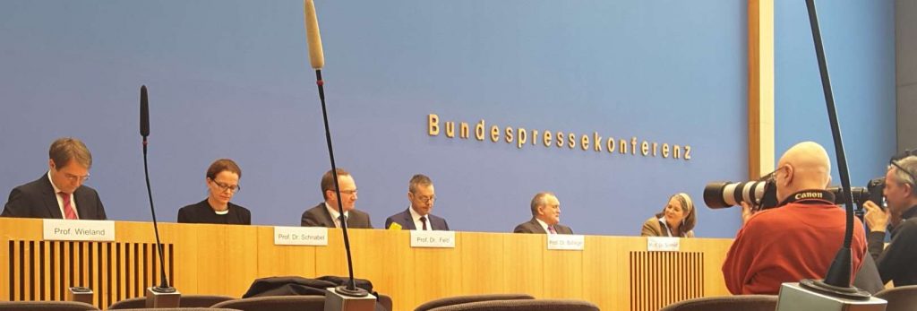 Der Sachverständigenrat am 2. November 2016 bei der Bundespressekonferenz